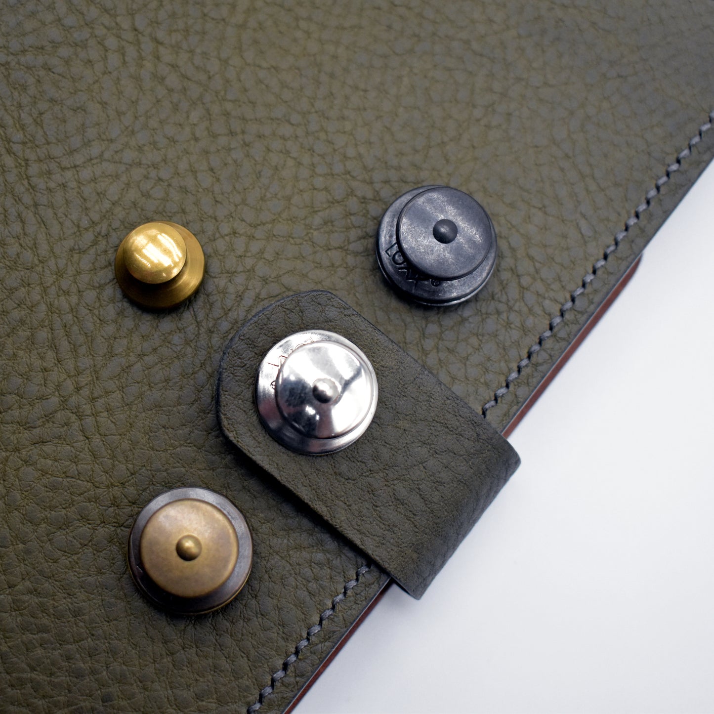 Duo Leather Tablet Case – MagSafe