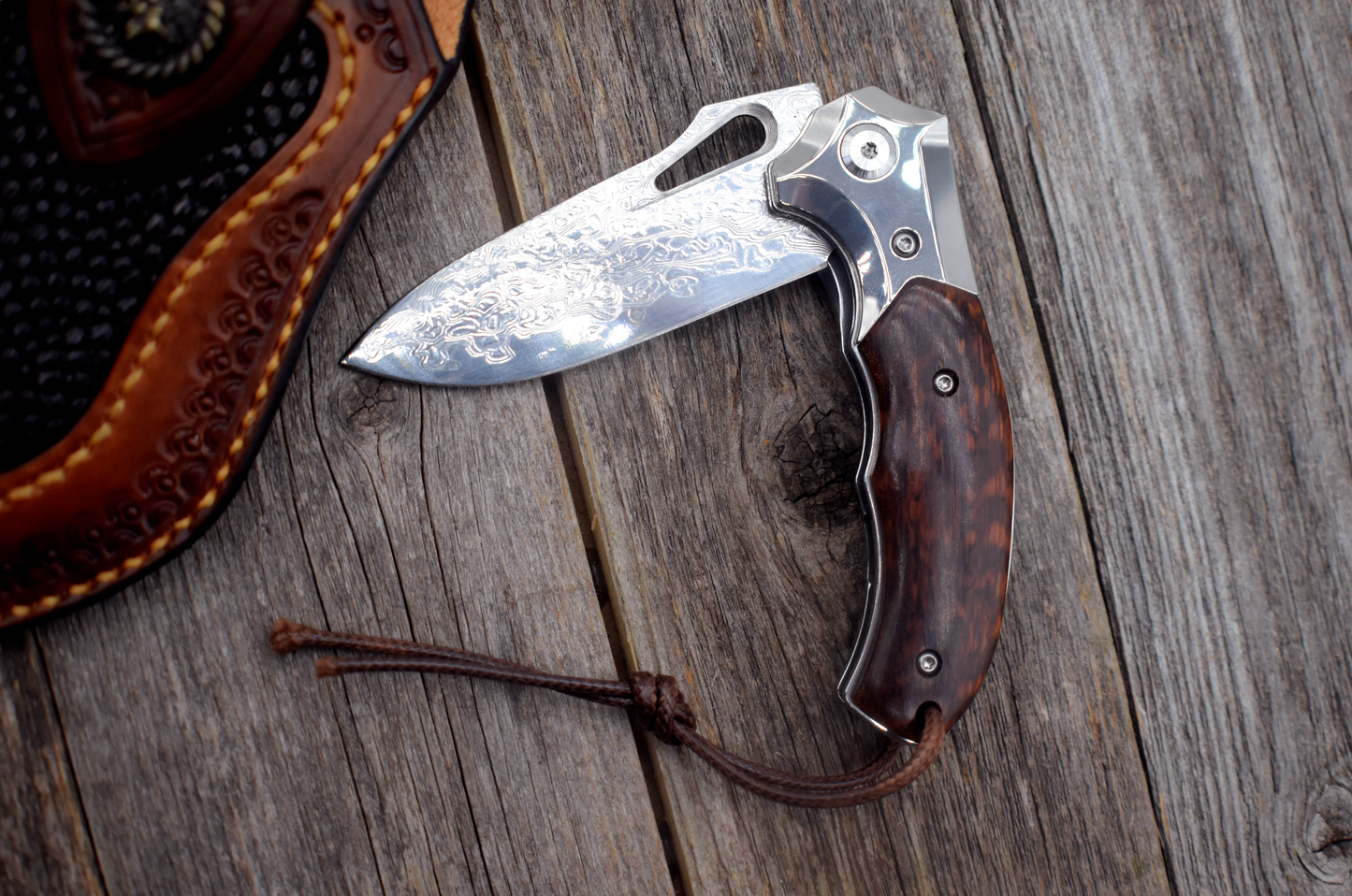 Damascus Pocket Knife – Snakewood Handle – Thumb Hole