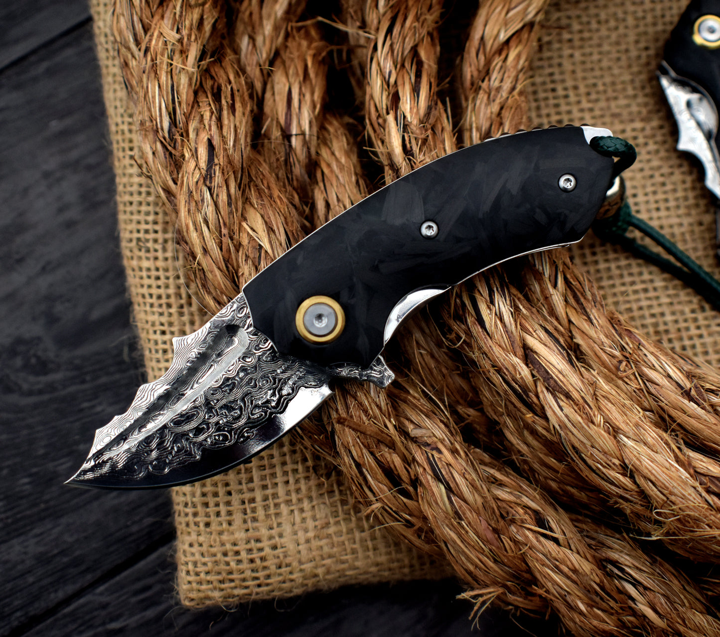 VG10 Damascus Pocket Knife – Carbon Fiber Handle