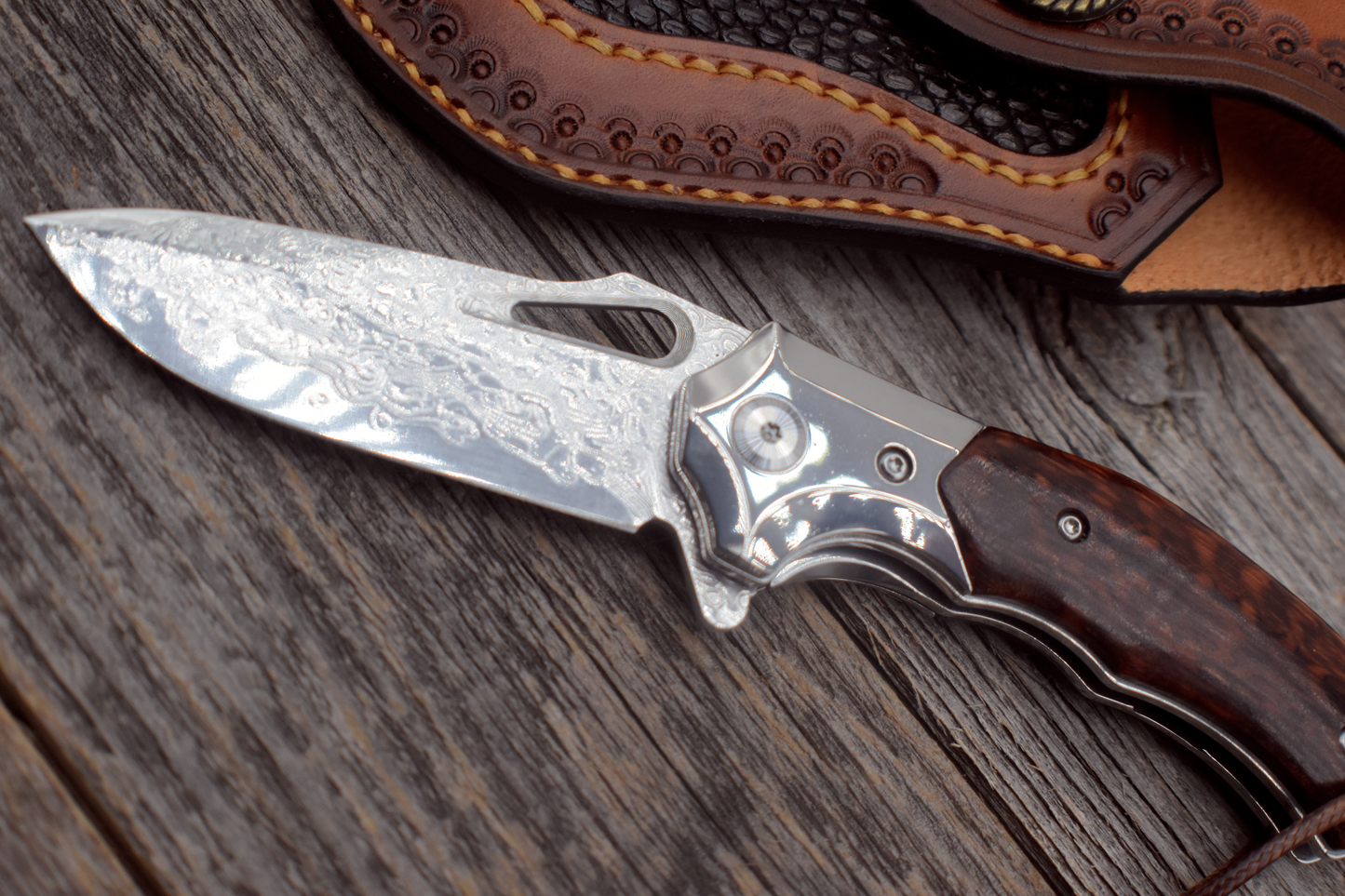 Damascus Pocket Knife – Snakewood Handle – Thumb Hole