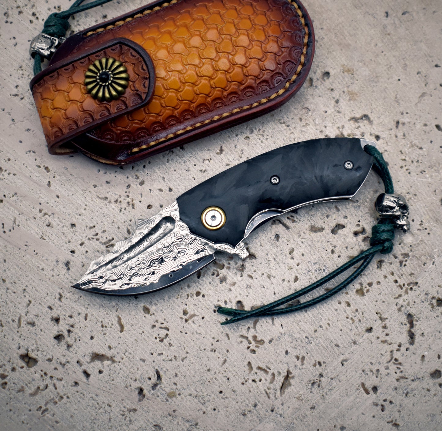 VG10 Damascus Pocket Knife – Carbon Fiber Handle